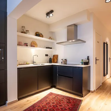 Centrally Located Close To The شقة *